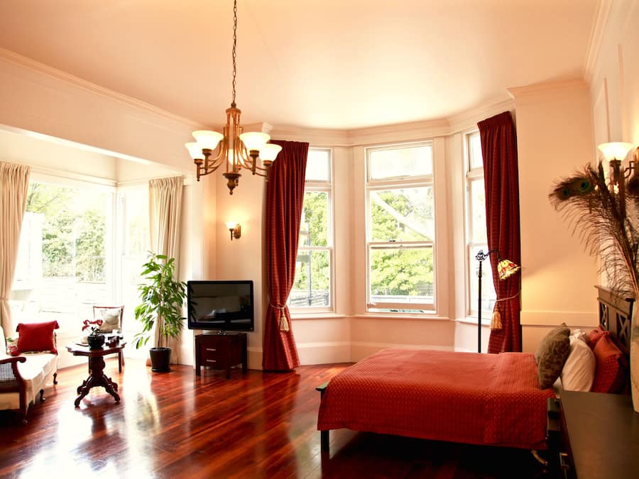 Suite Deluxe | Caja fuerte, decoración individual, mobiliario individual y escritorio