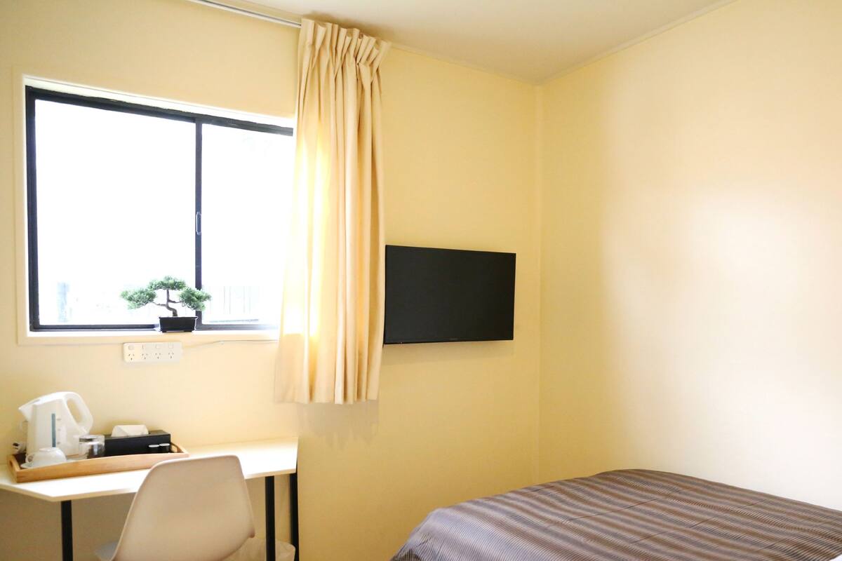 Economy Room - Single, Shared Bathroom | In-room safe, desk, laptop workspace, blackout curtains