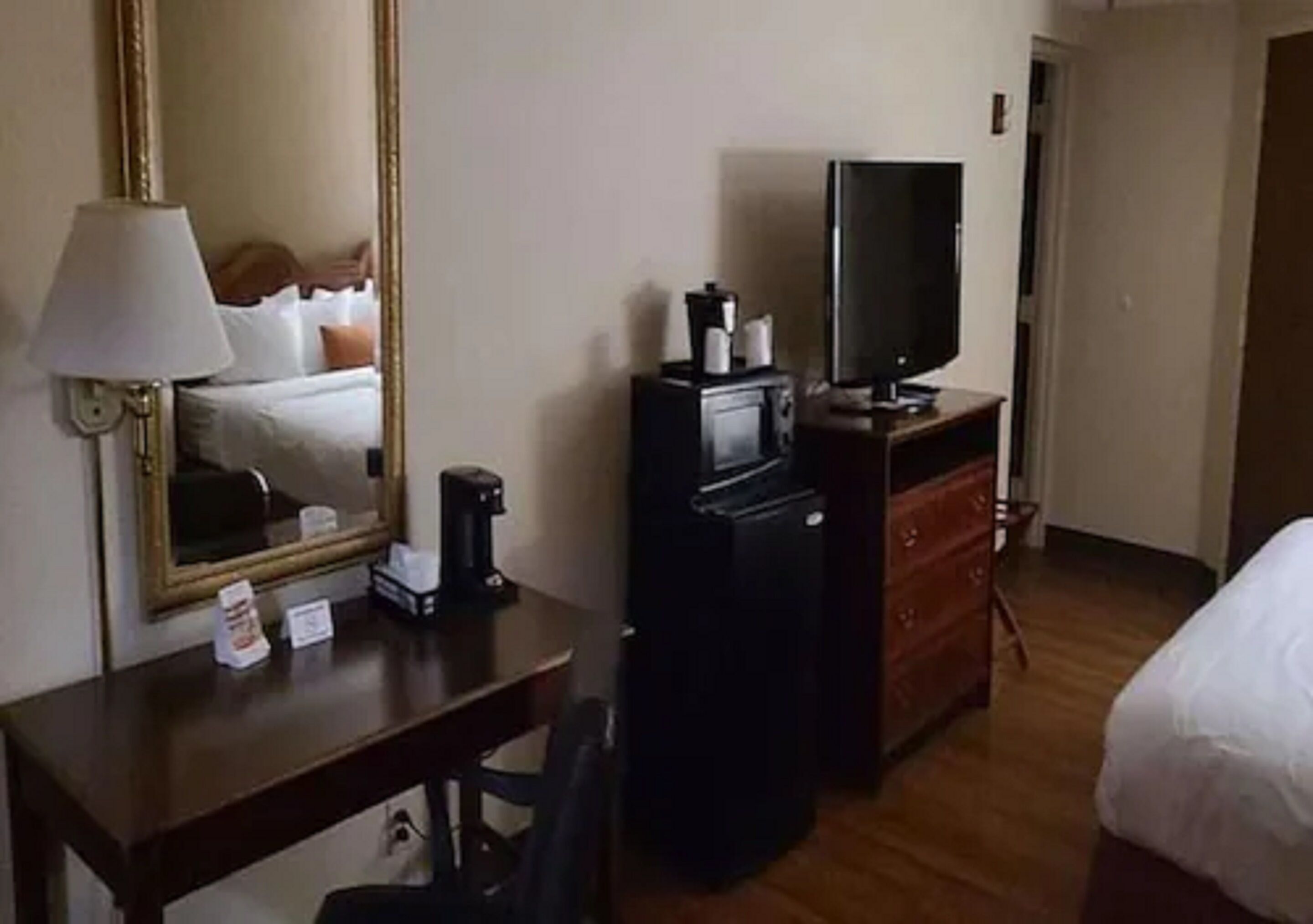 1 bedroom, in-room safe, desk, iron/ironing board