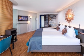 Double Room, Balcony, Lake View | Minibar, in-room safe, desk, blackout drapes