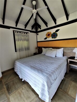 Select Comfort beds, in-room safe, individually decorated - Hibiscus Beach Pousada (Búzios)