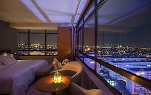 Suite (Single Use) | Minibar, coffre-fort, bureau, rideaux d’obscurcissement