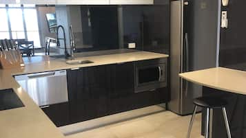 Apartment, 1 Bedroom, Ocean View | Private kitchen | Full-size fridge, microwave, oven, stovetop