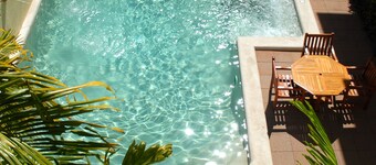 Bay Village Tropical Retreat & Apartments
