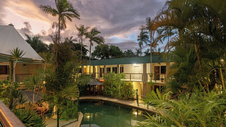 Bay Village Tropical Retreat