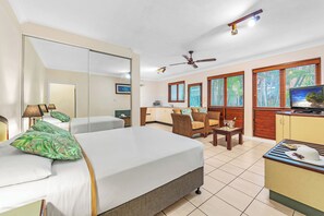Studio - Bay Village Tropical Retreat & Apartments (Cairns North)