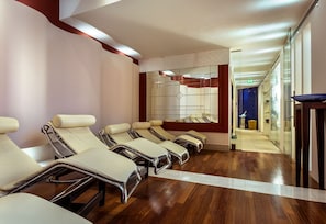 Couples treatment room(s), sauna, hot tub, Turkish bath/hammam