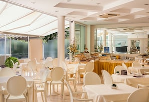 Desayuno buffet incluido todos los días