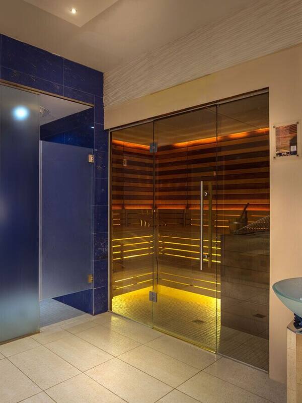 Espace de soins pour les couples, sauna, bain à remous, hammam