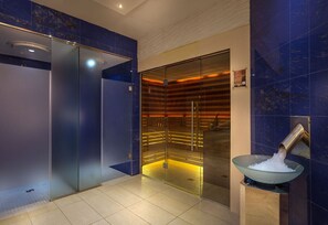 Couples treatment rooms, sauna, hot tub, Turkish bath, body treatments