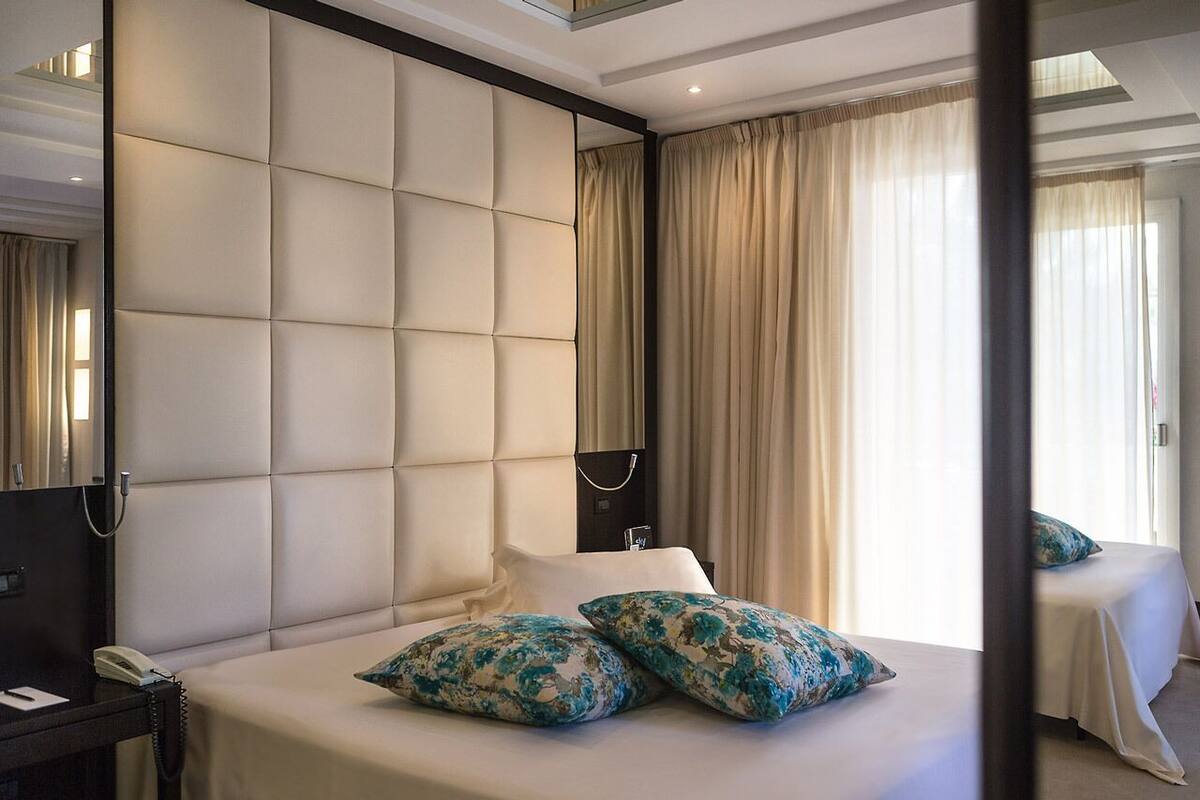 Ropa de cama de alta calidad y minibar 
