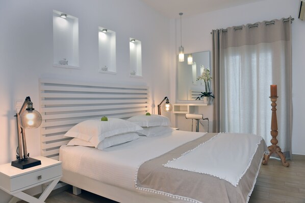 Premium bedding, Select Comfort beds, in-room safe - Apollon Boutique Hotel (Paros)