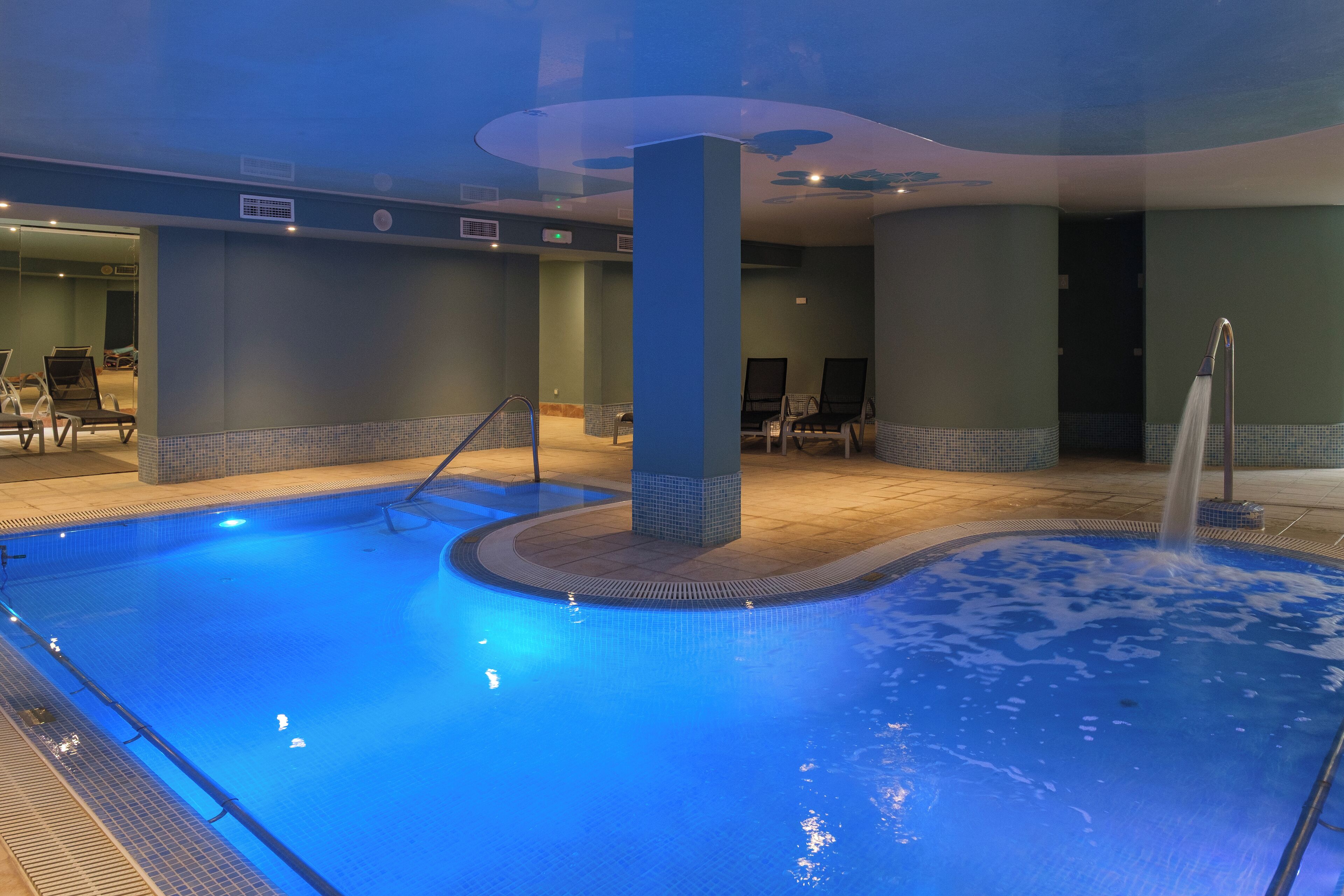 body treatments, body wraps, body scrubs, facials, 1 treatment room