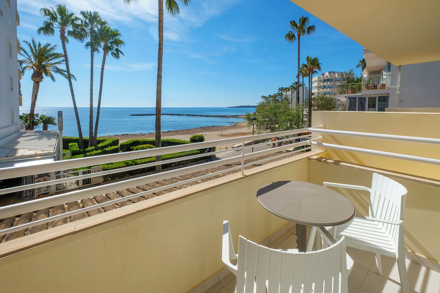 Suite, balkon, uitzicht op zee | 1 slaapkamer, individueel gedecoreerd, een bureau, een laptopwerkplek