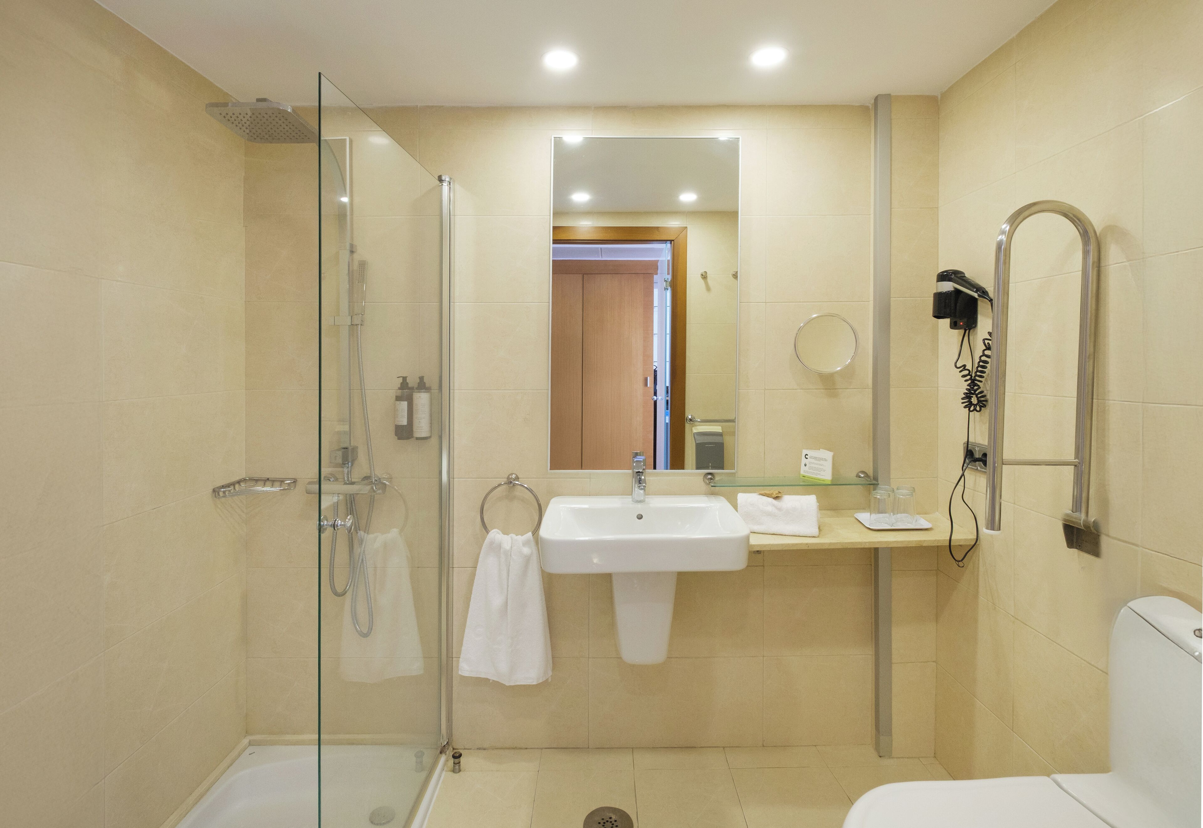 shower, free toiletries, hair dryer, towels