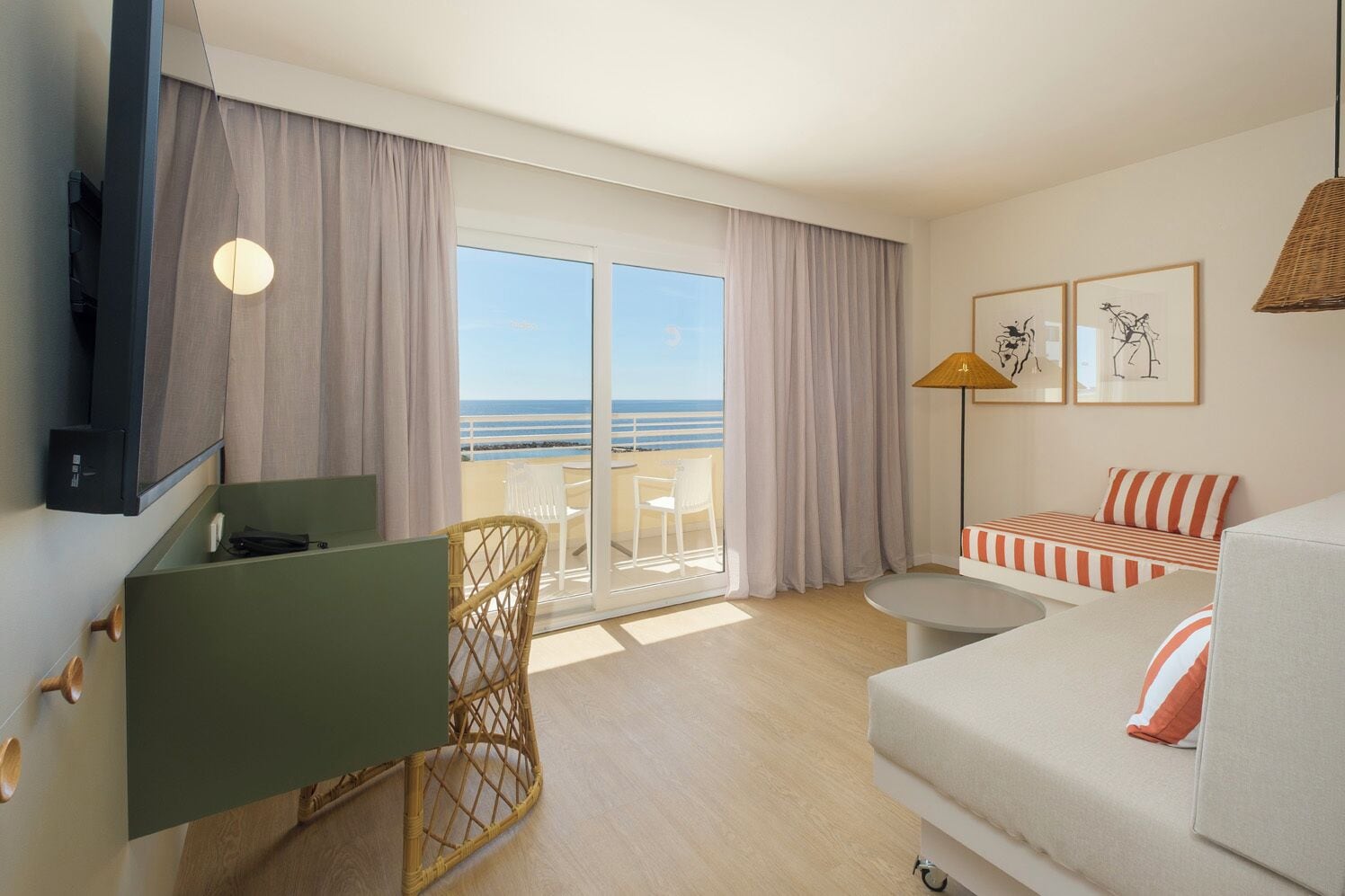 Suite, balkon, uitzicht op zee | 1 slaapkamer, een bureau, een laptopwerkplek