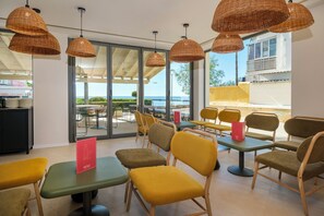 Breakfast and dinner served - Cabot Cap de Mar Spa (Son Servera)