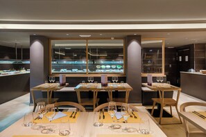 Breakfast and dinner served, local and international cuisine
