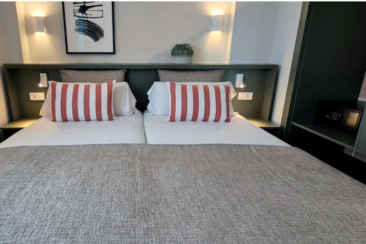 1 chambre, décoration personnalisée, bureau