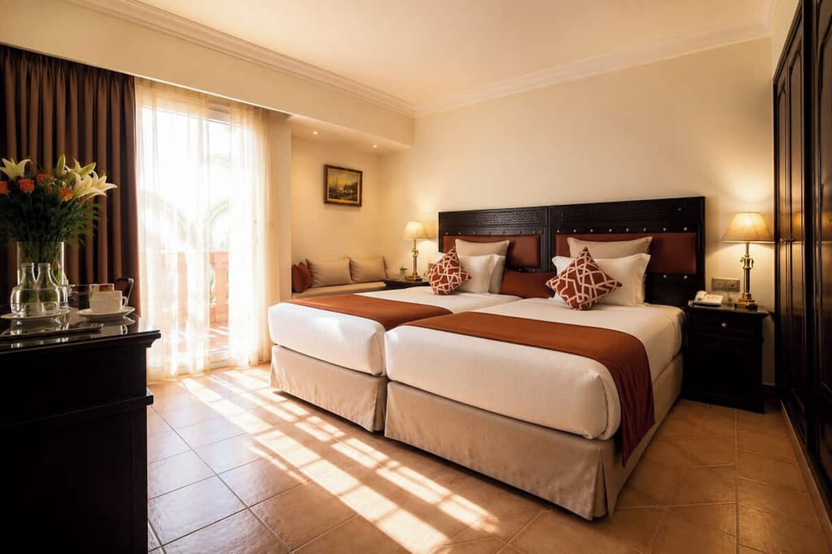 Premium bedding, minibar, desk, soundproofing