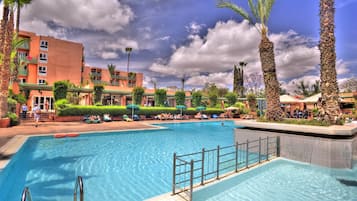 Outdoor pool, pool umbrellas, sun loungers