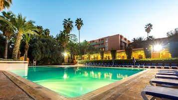 Outdoor pool, pool umbrellas, sun loungers