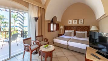 Colchones con pillow-top, minibar y caja de seguridad en la habitación