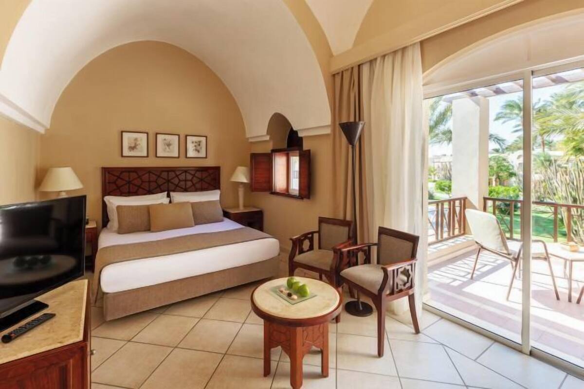 Pillowtop beds, minibar, in-room safe, desk