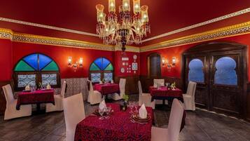 4 Restaurants; Frühstück, Mittagessen und Abendessen werden serviert