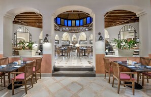 4 restauranter: frokost, lunsj, middag og brunsj serveres