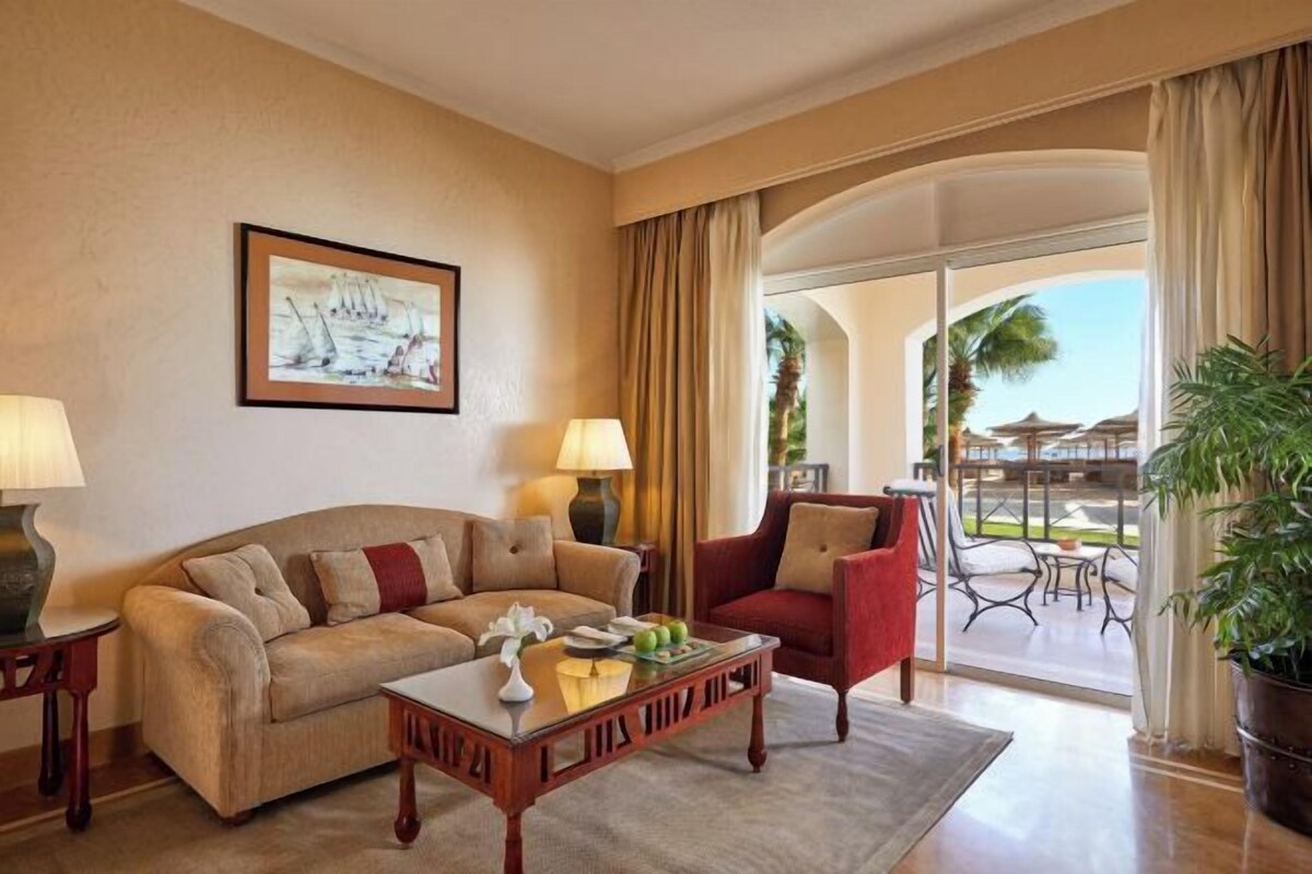 Junior Queen Suite With Sea View