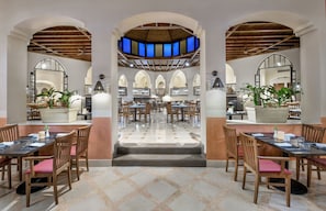 4 restaurants, breakfast, lunch, dinner served; international cuisine