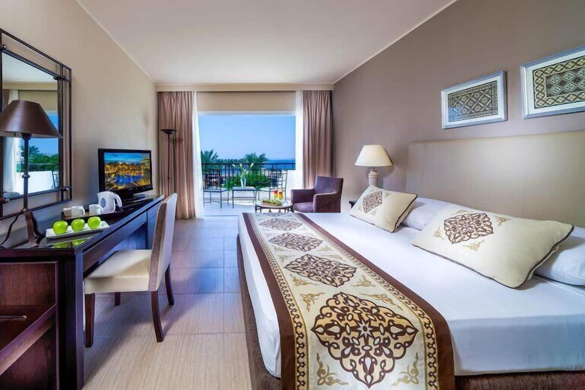 Superior Room, Sea View (Queen or Twin Beds) | In-room safe, bed sheets