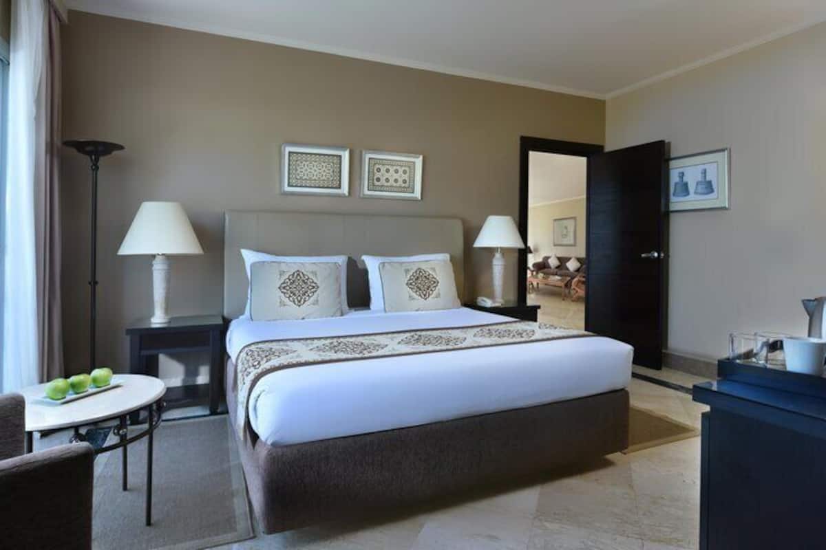 Junior Suite, 1 Queen Bed, Sea View