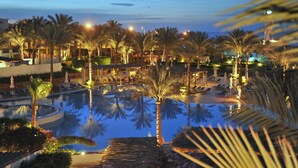 حمام سباحة