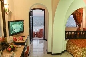 Quarto standard, vista para o oceano | Frigobar, cofres nos quartos, roupa de cama