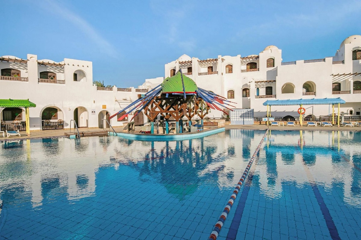 Pool | 2 outdoor pools