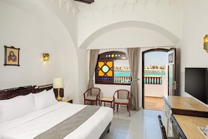 Panorama Sea View | Minibar, in-room safe, bed sheets