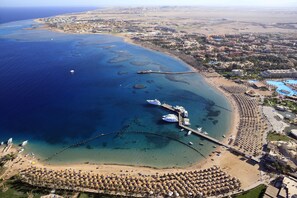 Playa privada en los alrededores, toallas de playa y vóleibol de playa 