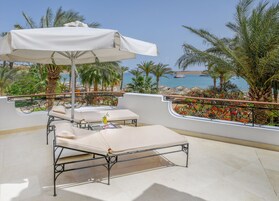 Royal Suite, 1 King Bed, Sea View | Property grounds