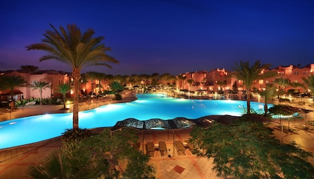 Außenpool. JAZ Makadi Oasis Resort