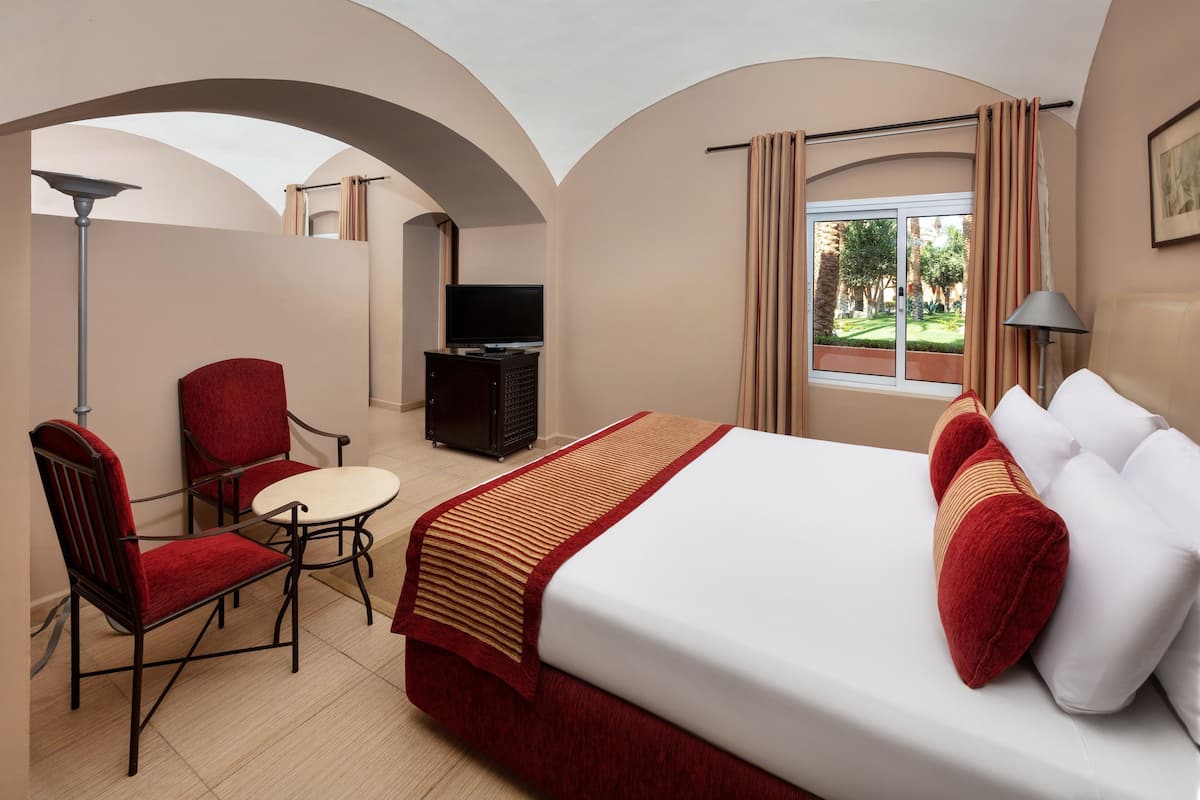Junior Suite, Garden View | 1 bedroom, minibar, in-room safe, desk