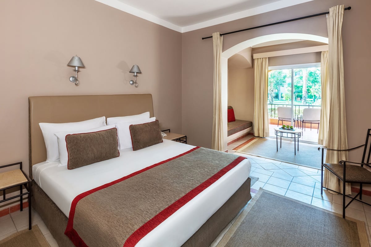 Family Double Room, Garden View | 1 bedroom, minibar, in-room safe, desk
