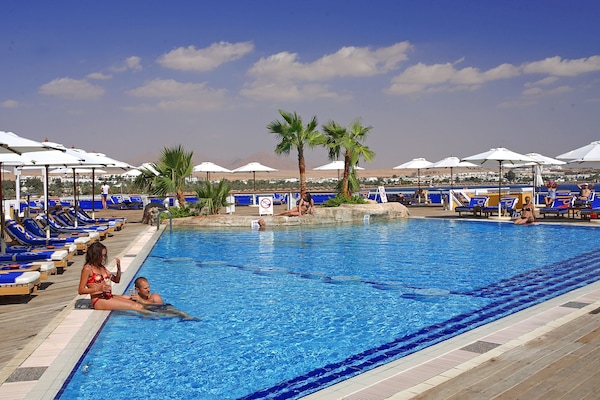 Outdoor pool, pool umbrellas, sun loungers