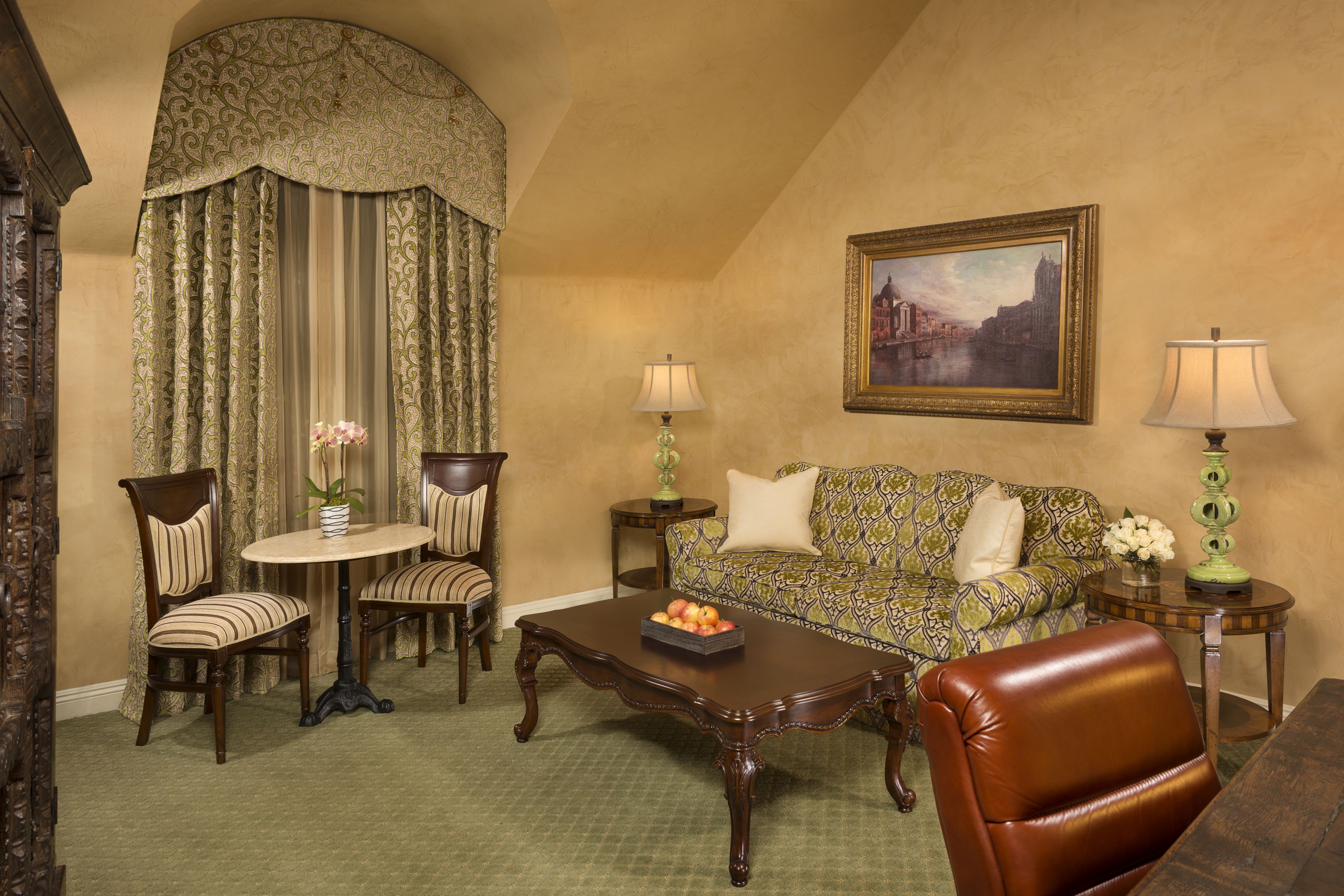 executive king suite | living room | 32-inch flat-screen tv with cable channels, tv, ipod dock