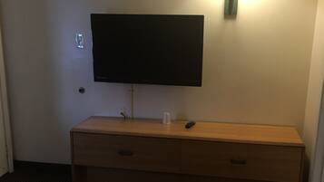 أغطية فراش متميزة وأسرّة بإسفنج يتكيف مع شكل الجسم وستائر تعتيم