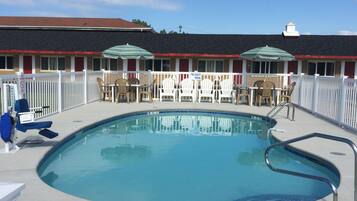 Piscine extérieure (ouverte en saison)