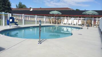 Piscine extérieure (ouverte en saison)