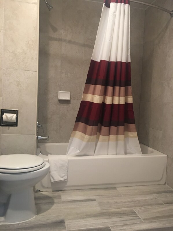 مغطس/حوض استحمام عميق