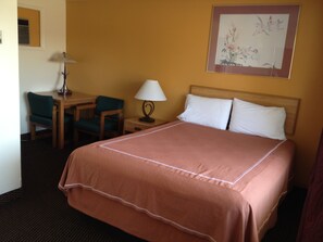 Standard Room, 1 Queen Bed, Non Smoking | Premium bedding, memory foam beds, blackout drapes, iron/ironing board - Caravan Motel (Niagara Falls)